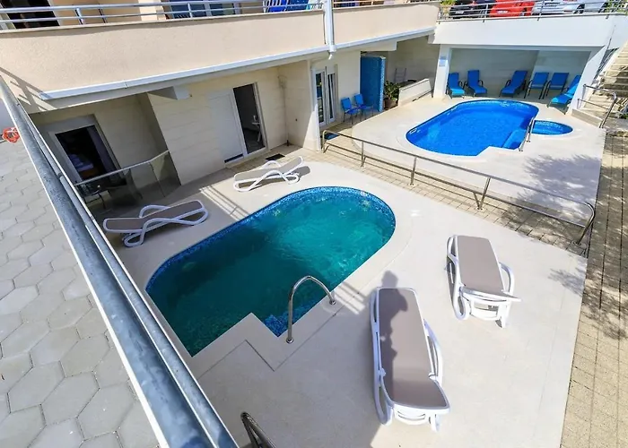 Family-friendly With Swimming Pool Brela, Makarska - 19998 Appartement *