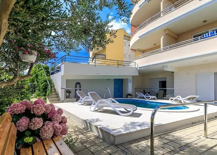 Family-friendly With Swimming Pool Brela, Makarska - 19998 Appartement Brela