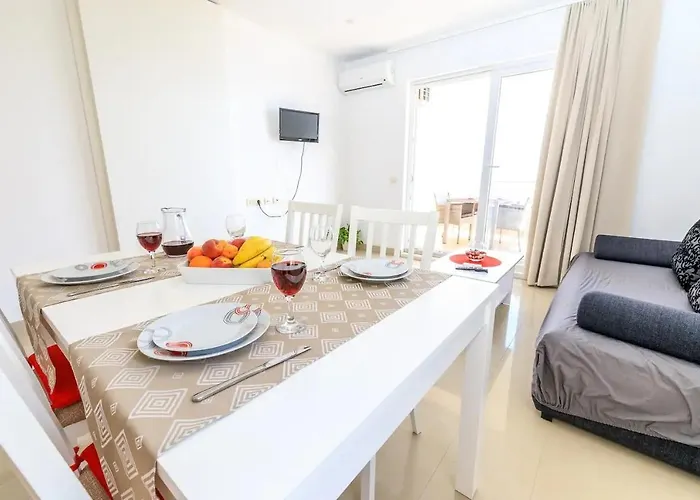 Family-friendly With Swimming Pool Brela, Makarska - 19998 Appartement Brela